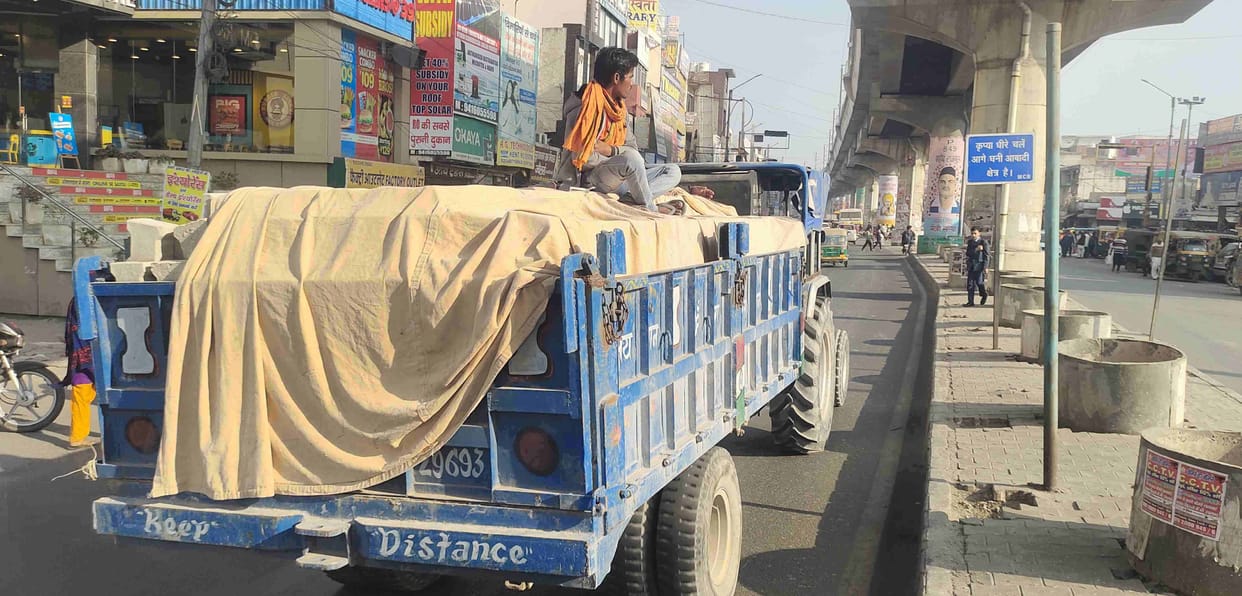 Vehicles without reflectors are running on the roads like Yamraj