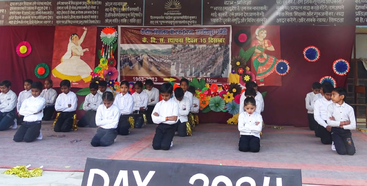 Dance and song of students enthralled the mind