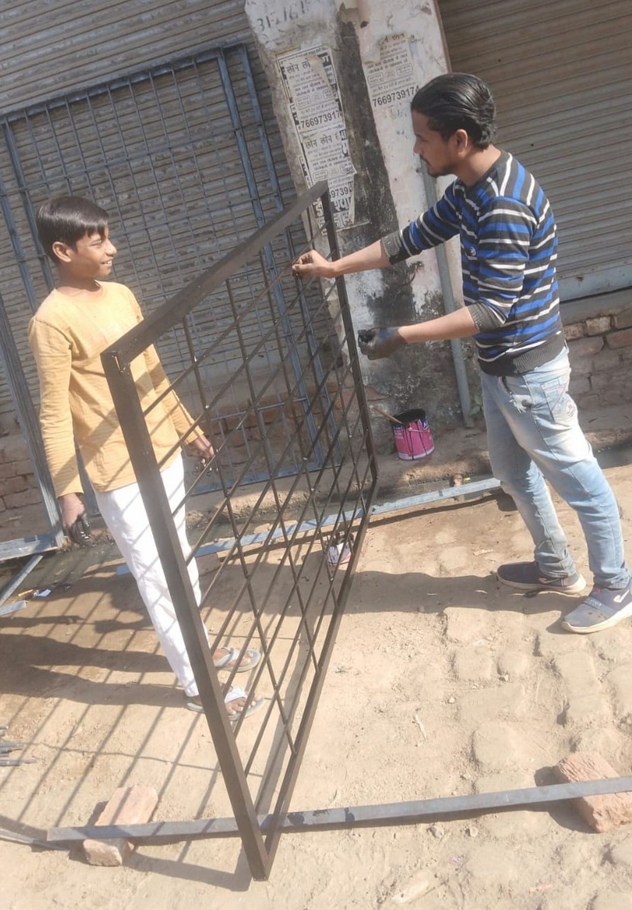 Work of installing grills on two floors of the medical college started