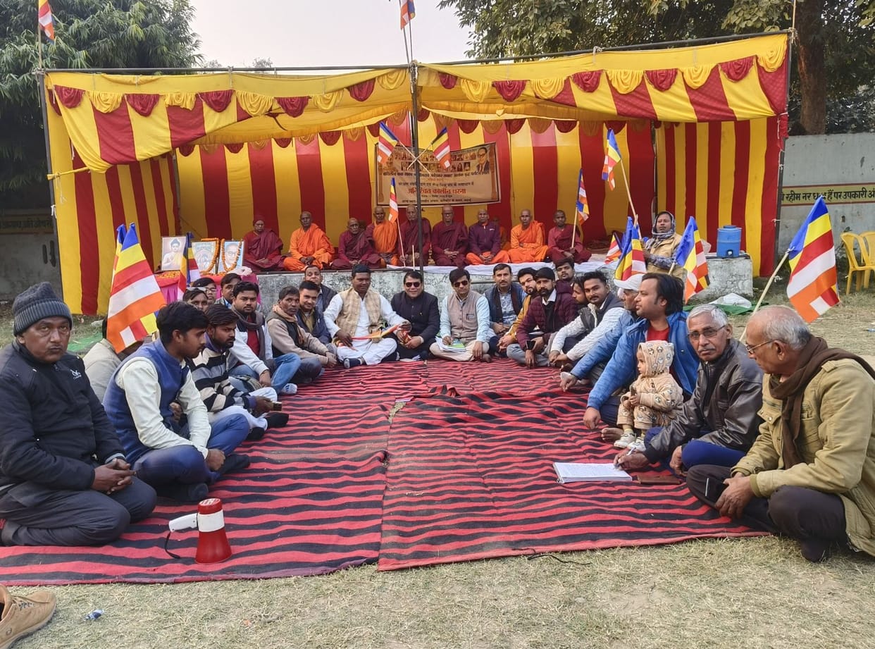 The protest of Buddhist monks continued for the fourth day
