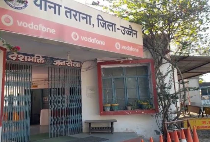 Ujjain News couple was going to attend wedding ceremony an unknown vehicle hit them husband died wife injured