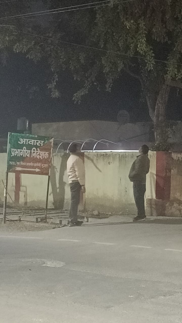 Announcement of a reward of one lakh to the person who finds the parrot