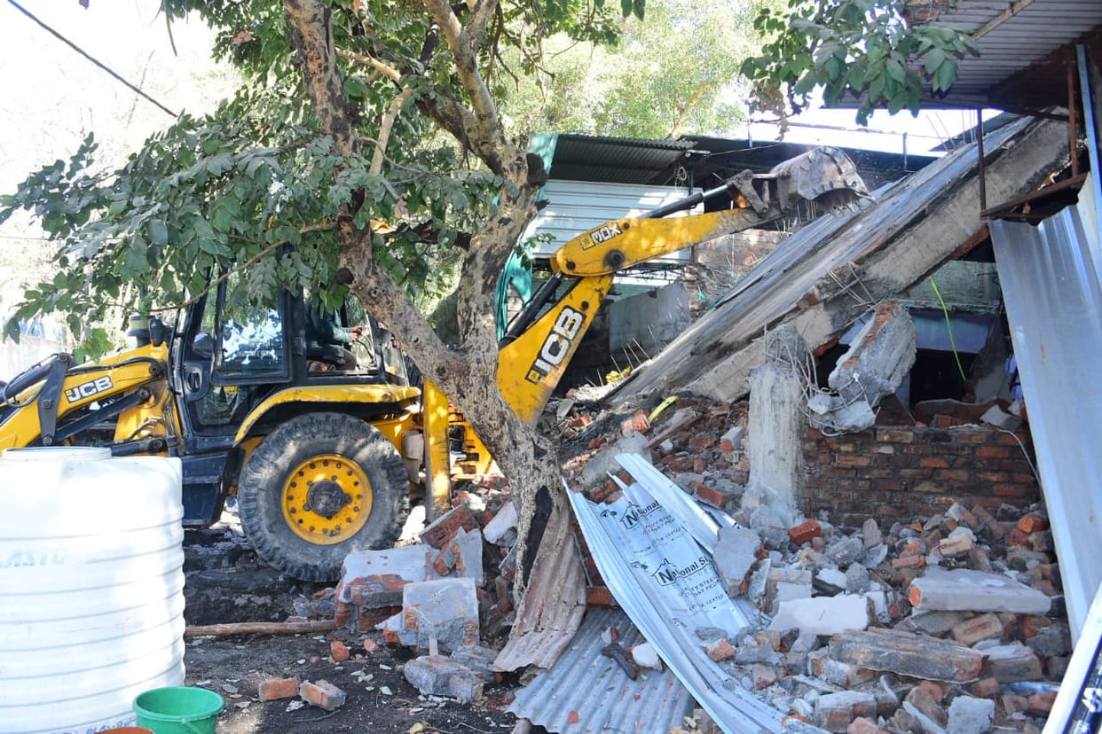 Mohan government's bulldozer started again, illegal construction was taking place between temple and mosque