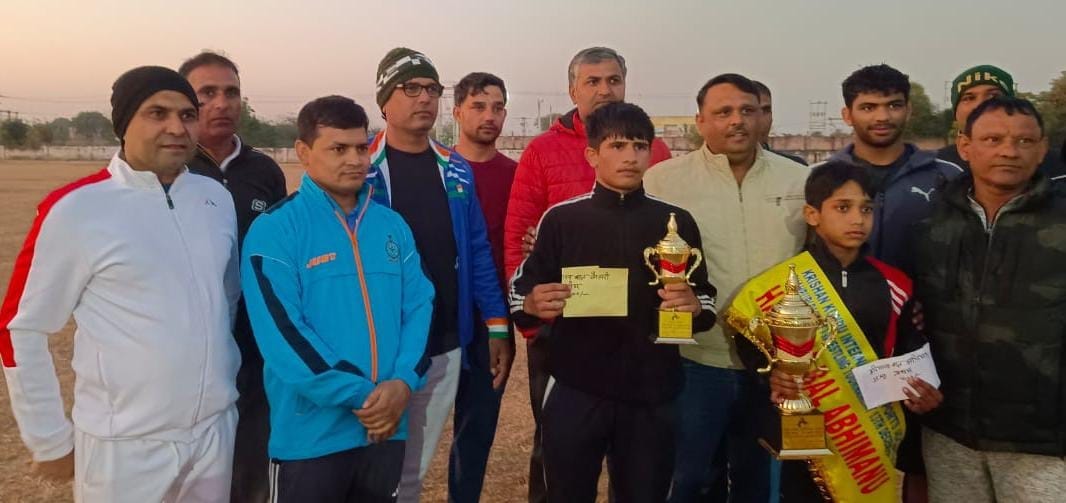 Wrestlers who returned after winning medals in Bal Haryana Kesari Dangal were welcomed