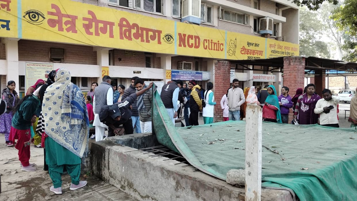 A child fell into a pond made for Gambujiya fish, when the mother shouted, the patients took him out