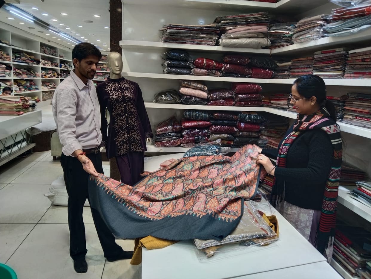 Women are liking pashmina shawls, fabric mufflers are being made like them.