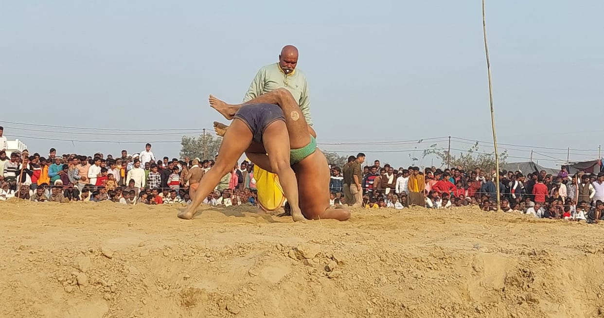 Ajeet of Hathras won the prize by defeating Bobby of Noida