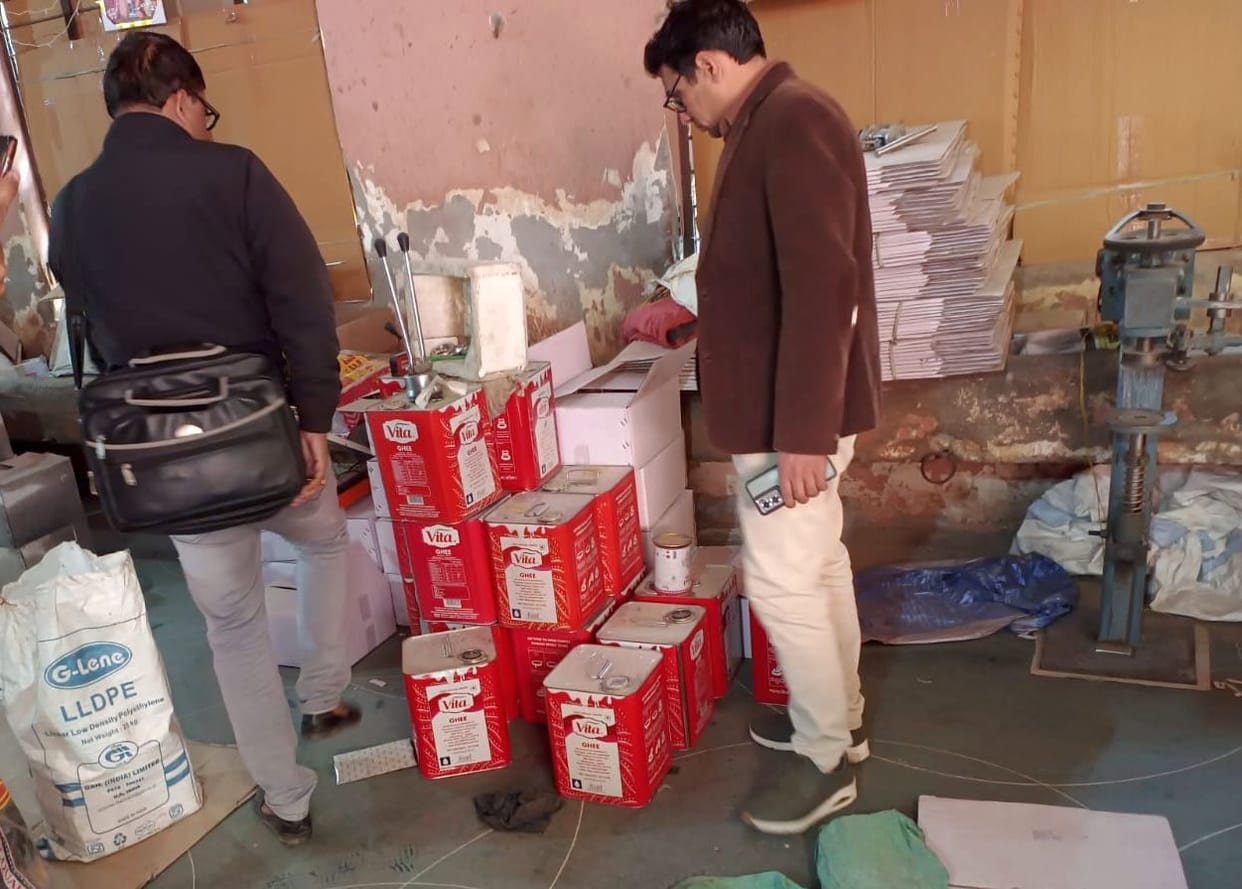 1925 liters of fake ghee found in sealed factory and warehouse