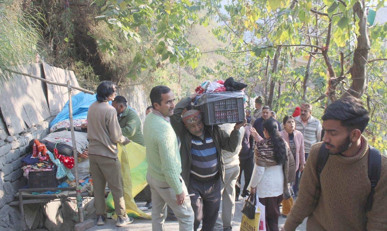 Action taken against encroachment in the city, goods of 15 hawkers confiscated