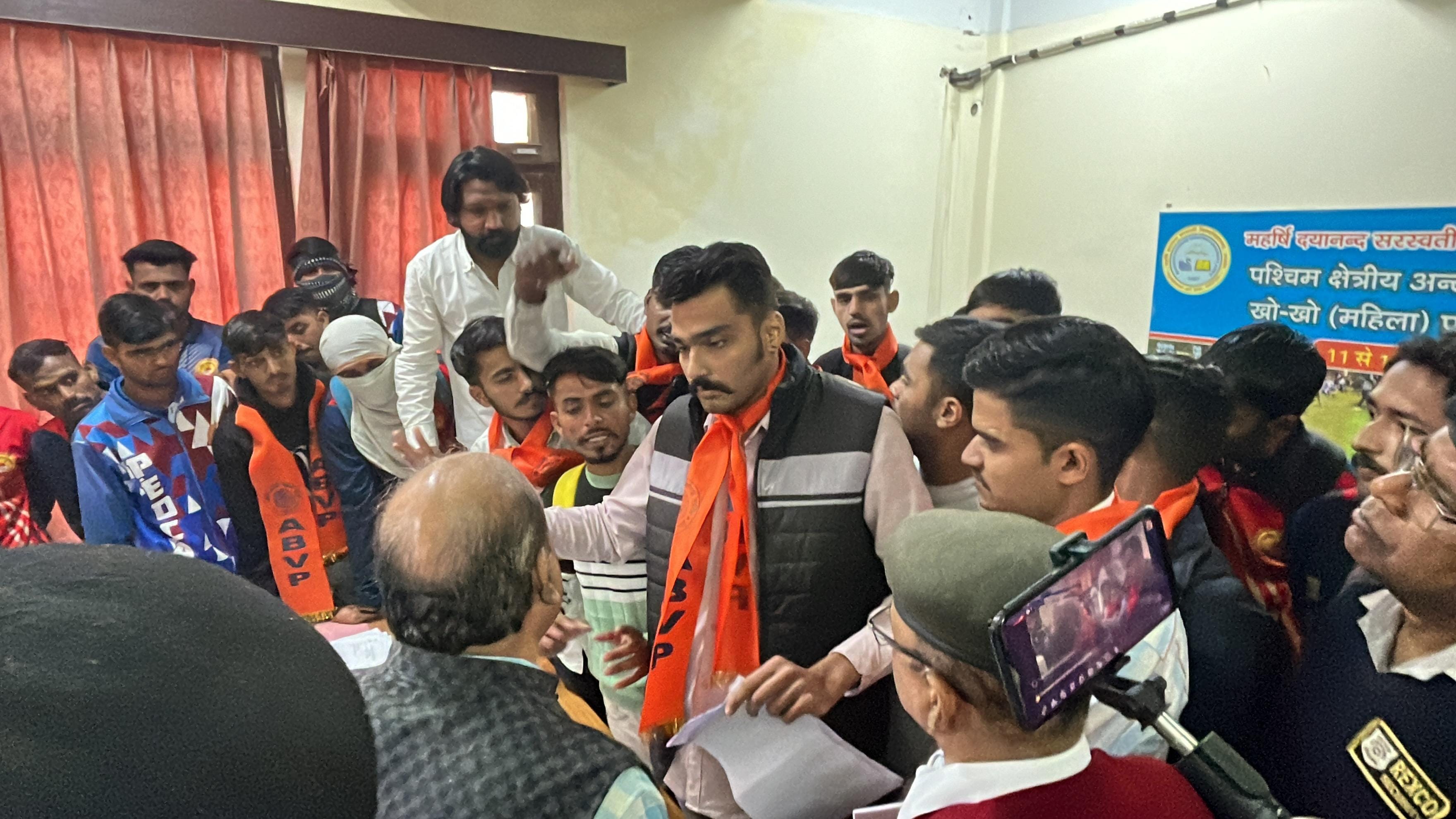एमडीएस यूनिवर्सिटी मे एबीवीपी ने किया प्रदर्शन