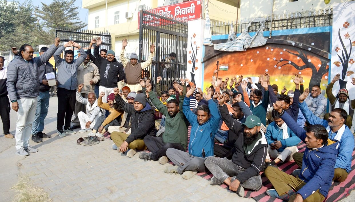 The strike of sanitation workers continued for their demands