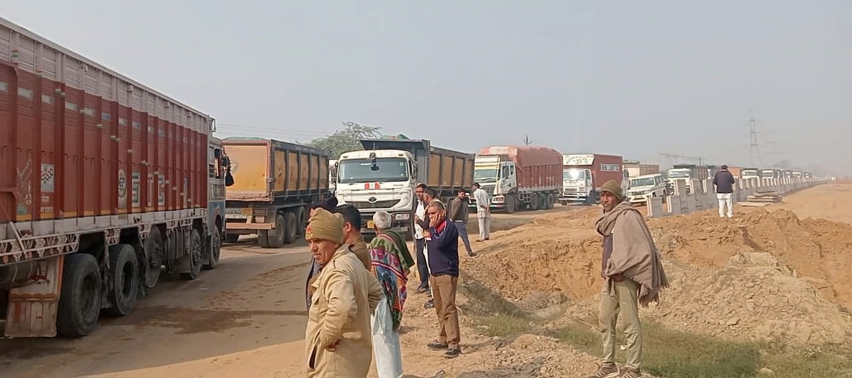 Farmers blocked the Bhiwani-Hansi highway for an hour over the canal water problem