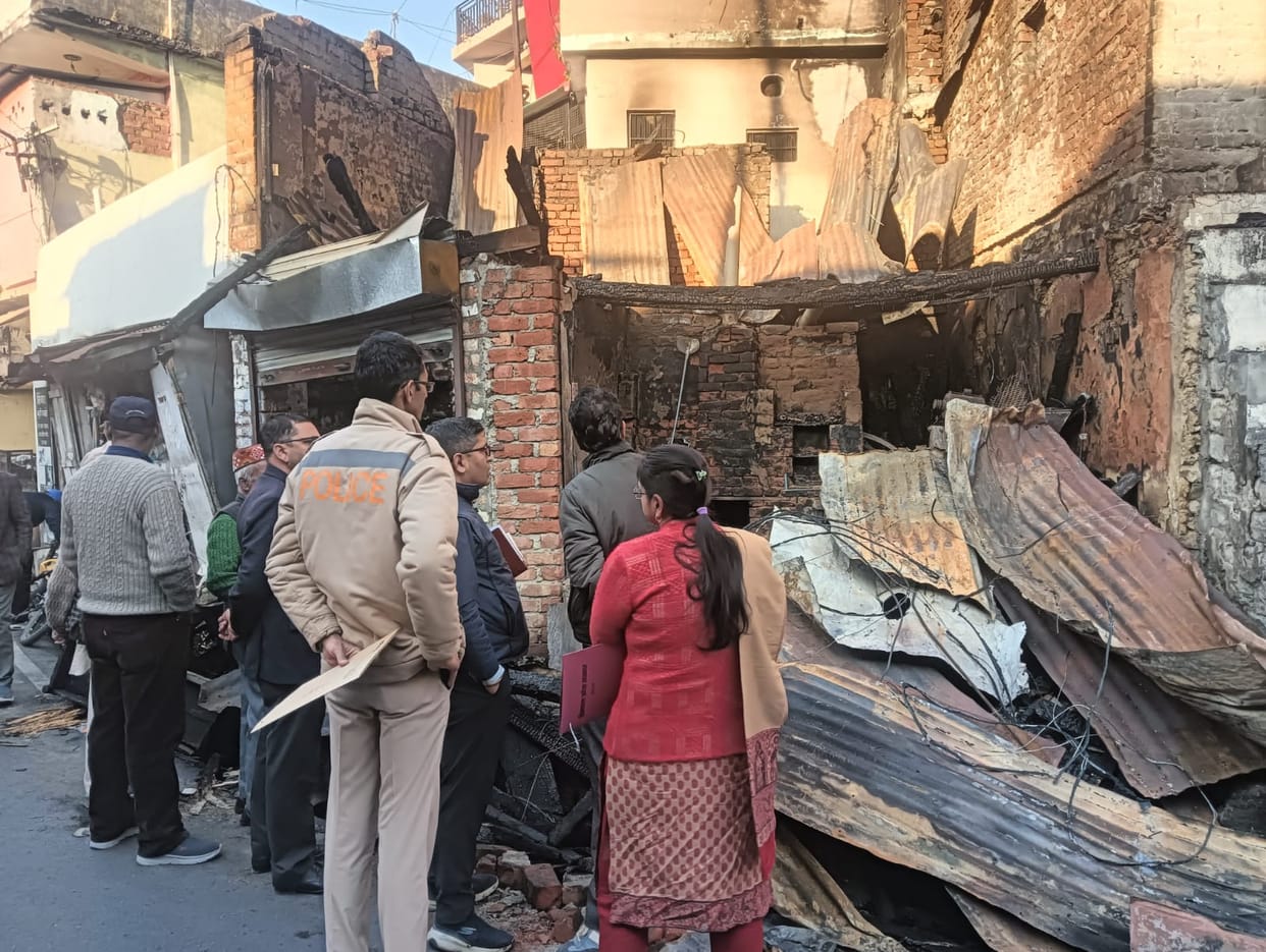 Bakery shop burnt to ashes in Jogindernagar