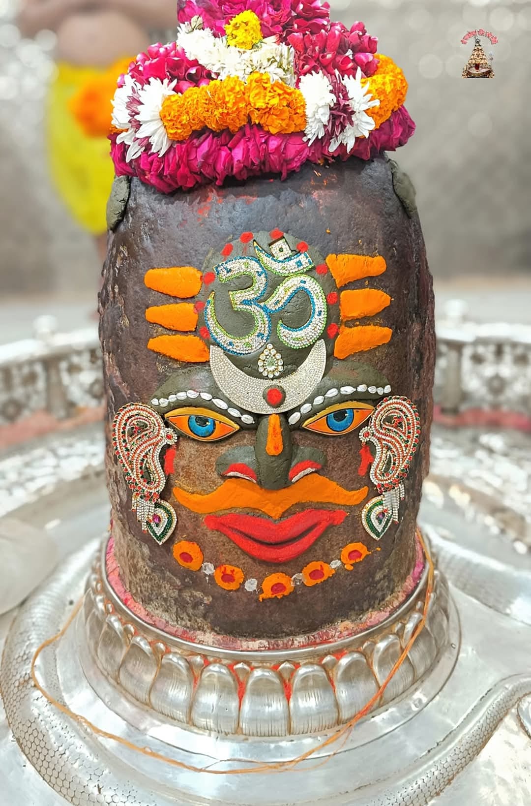 Baba Mahakal gave the message of peace by writing Om on his forehead