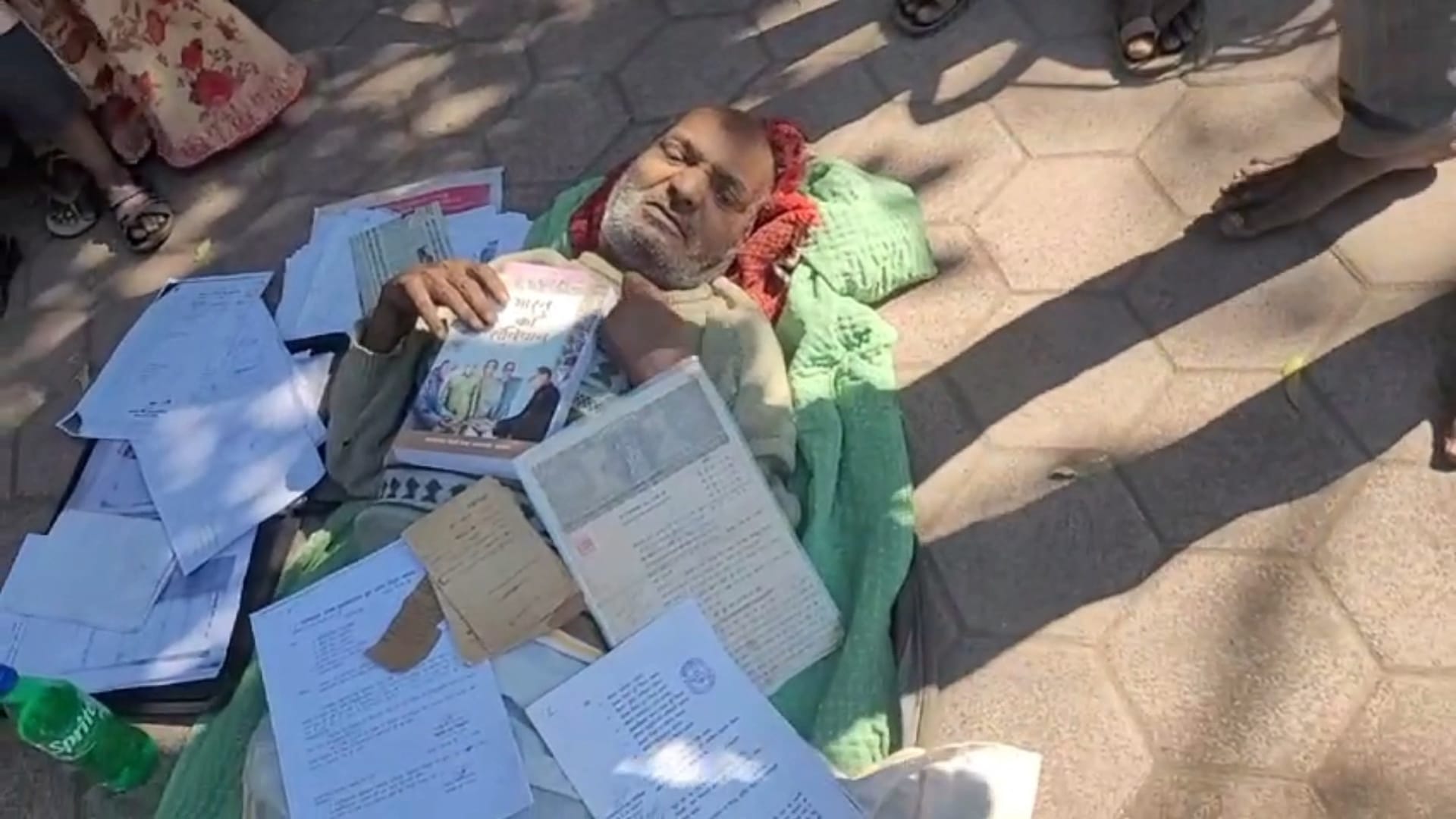 Khandwa farmer reached publichearing to remove temple while lying down keeping constitution book on his chest