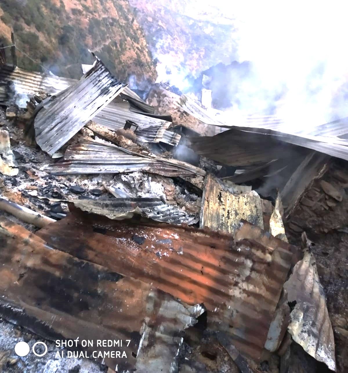 House burnt by fire in Gadha-Bajathal, loss worth lakhs