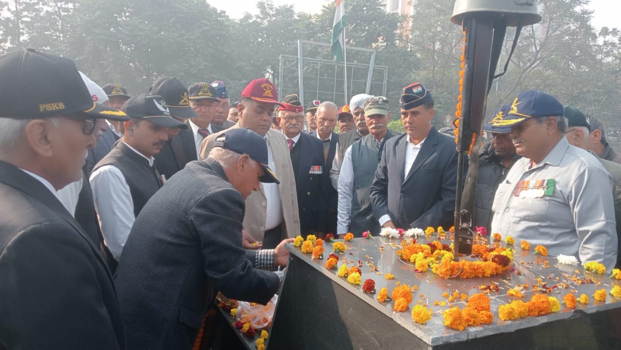 Ex-servicemen organization pays tribute to martyrs on Vijay Diwas