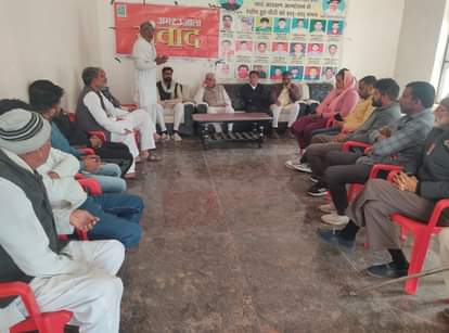 बाढड़ा किसान भवन में आयोजित संवाद कार्यक्रम में मौजूद क्षेत्र के गण्यमान्य लोग। संवाद