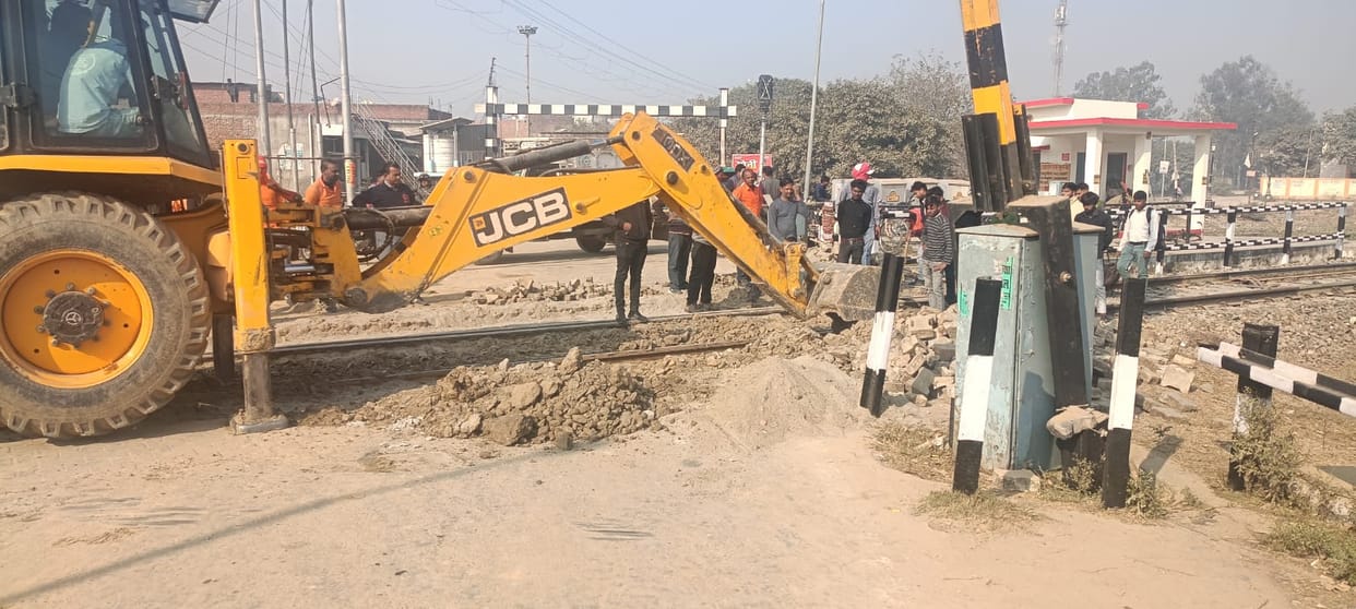 Crossing closed for repairs, pedestrians troubled