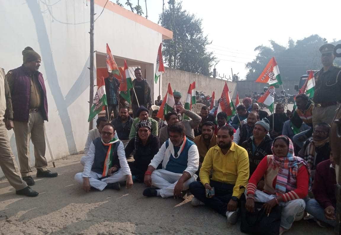 Congressmen remained under police guard the whole night, sat on strike
