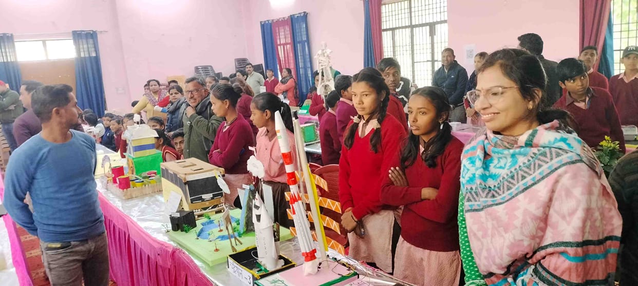 Raja's Rampur wins in quiz and science exhibition