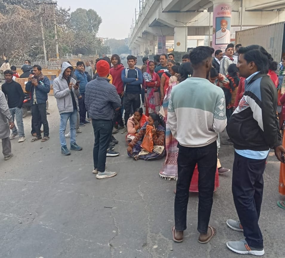 Residents of Chhotu Ram Nagar continue to be angry with the banking society and block the road