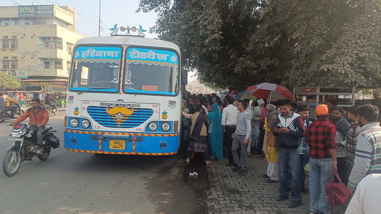 There is no bus available from the district headquarters to go to Tohana after 7:15 p.m.