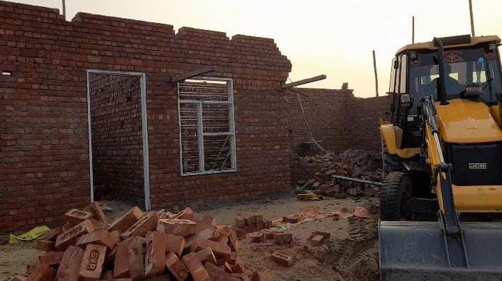 DTP demolished the illegal construction going on in Kharakhedi