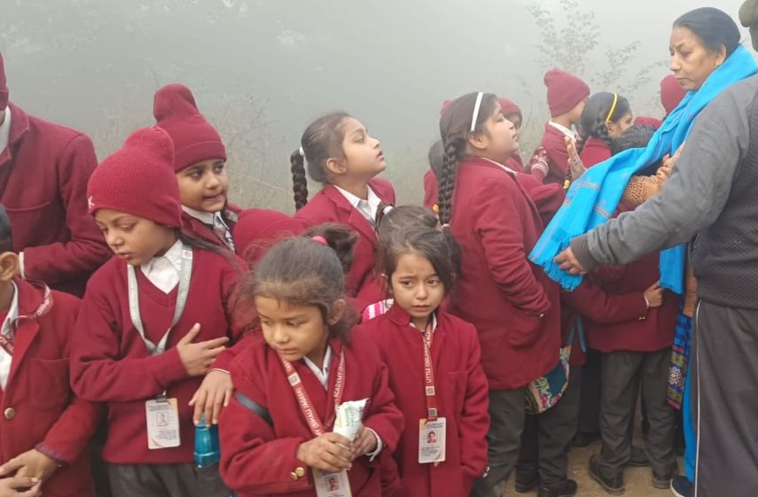 Car and school bus collide in fog, 8 injured including 4 children