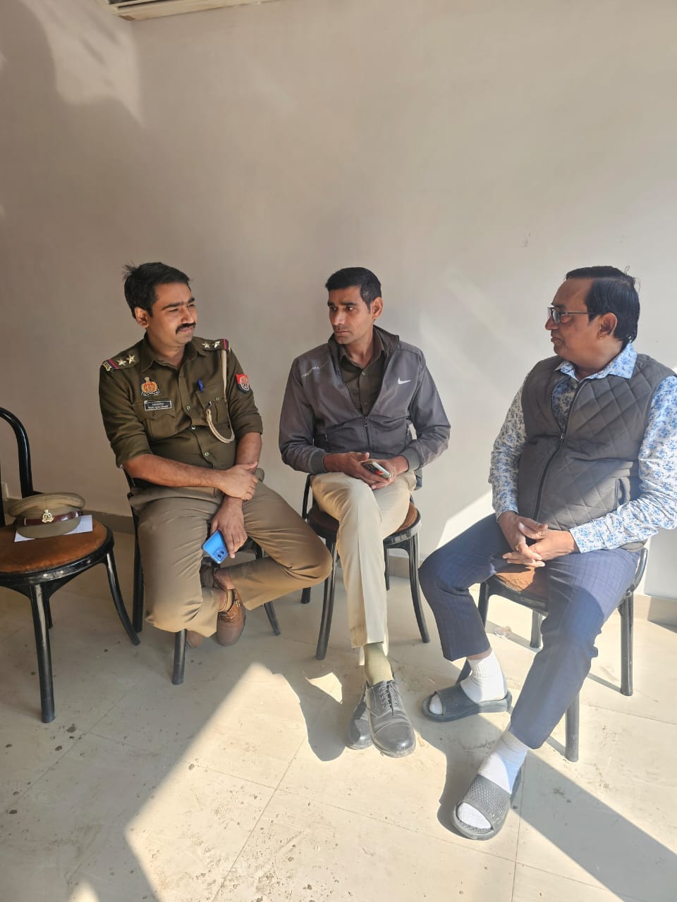 Congressmen who had come out for Lucknow agitation were put under house arrest by the police