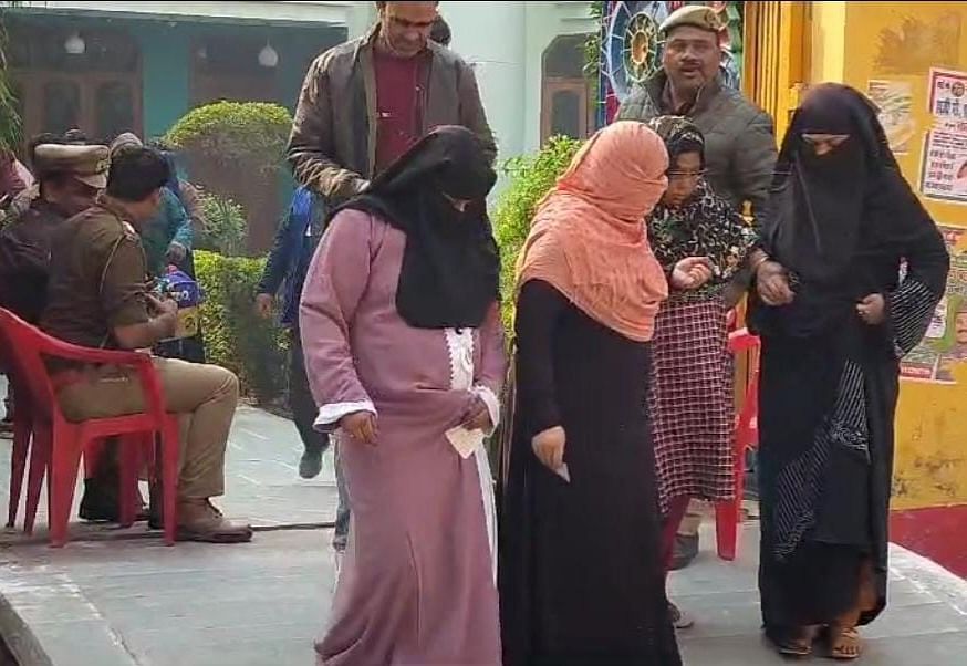 Uproar over stopping women from casting fake votes in councilor by-election
