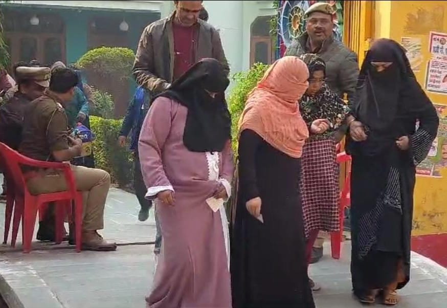 Uproar over stopping women from casting fake votes in councilor by-election