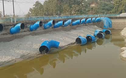 Dalmau Pump Canal closed, dust flying in 80 canals