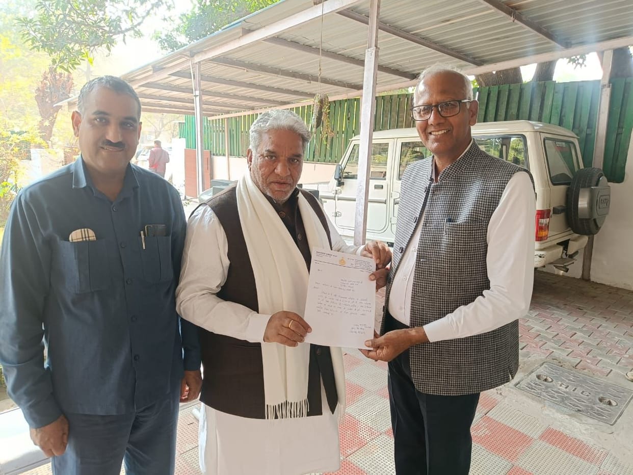 MLA meets minister for district headquarters