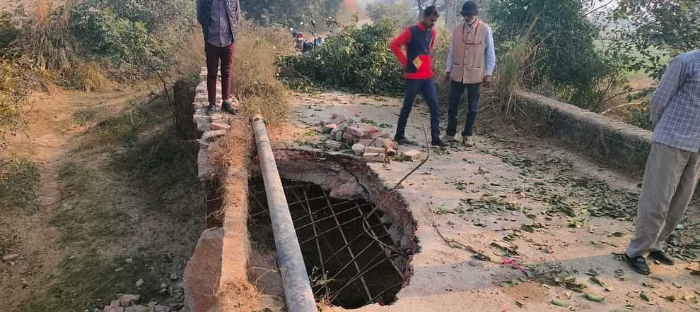 42 year old bridge collapses, people of 6 villages face problems