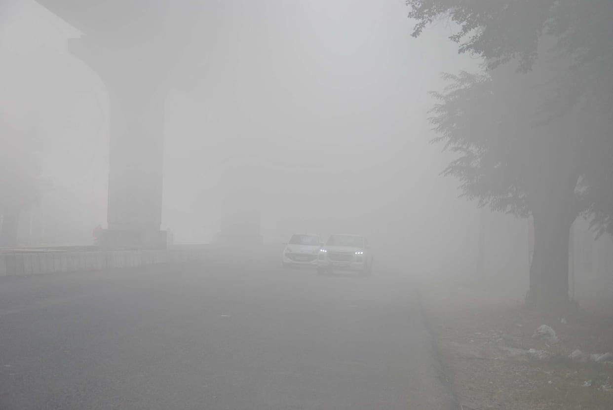 City wrapped in fog and smog, pollution near 300