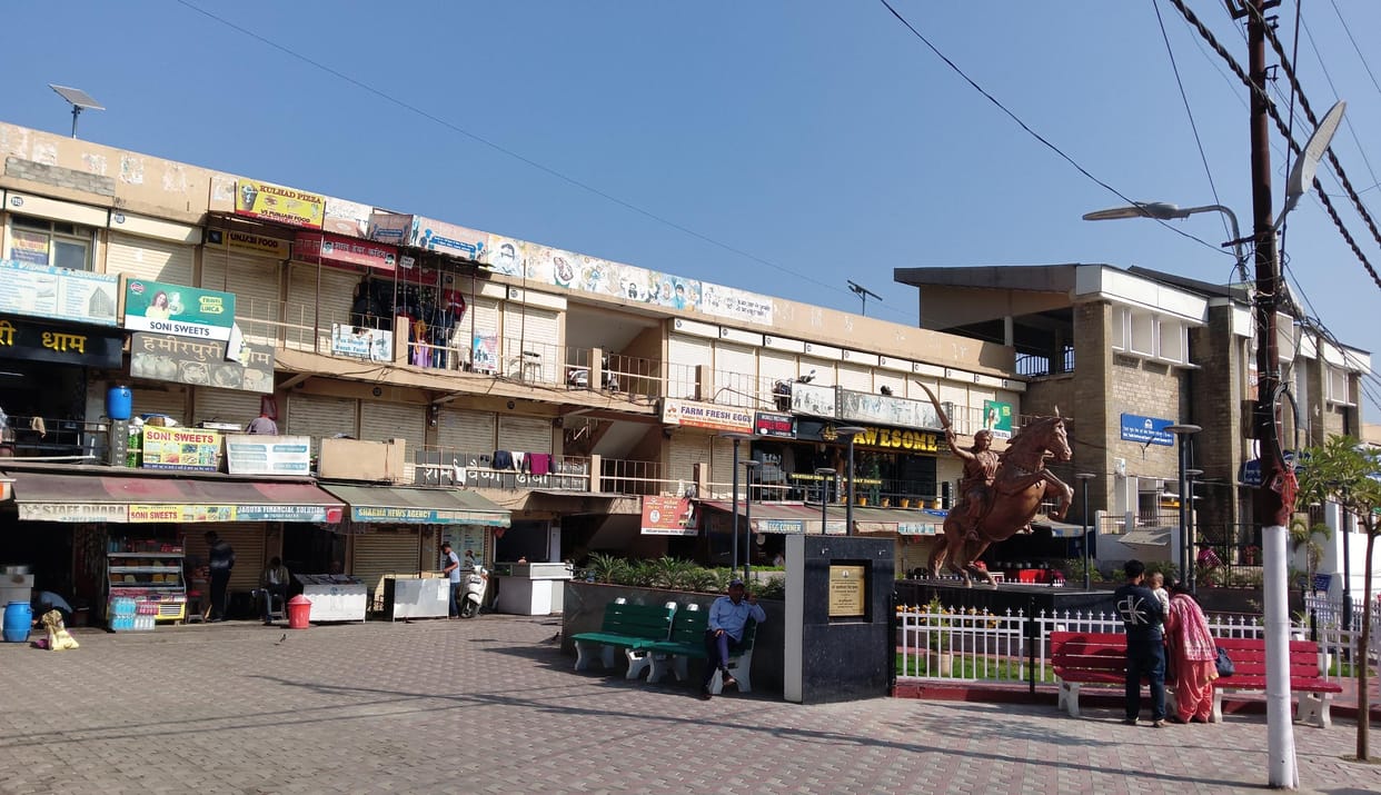 28 defaulter shopkeepers of sports shopping complex paid rent