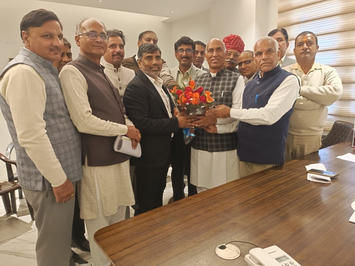 Told the problems of private schools to the Education Minister