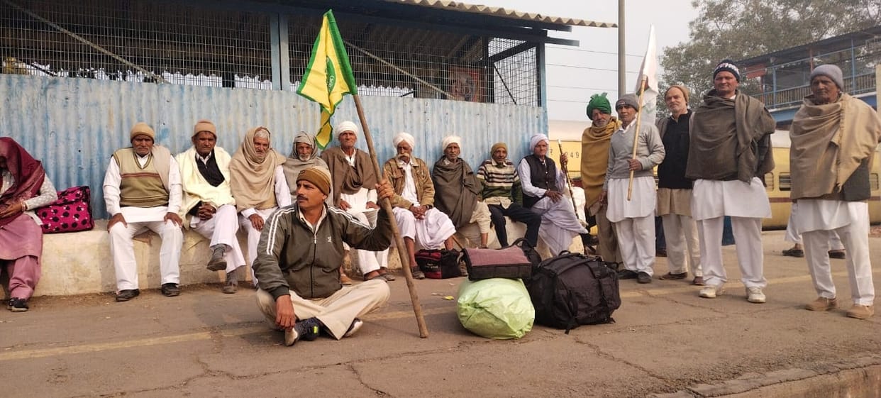 A group of farmers left for Khanauri border from Sonipat