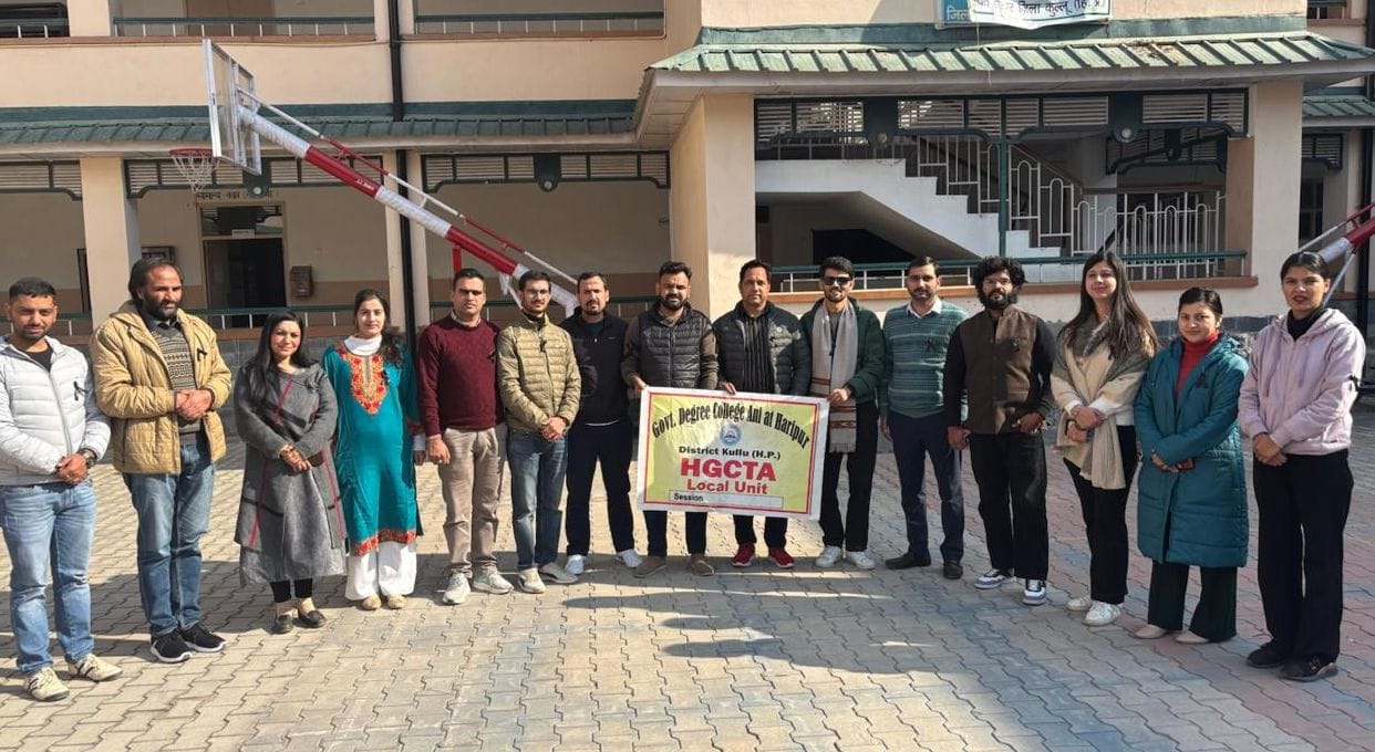 Professor's union expressed anger by wearing black badges, Ani, Kullu