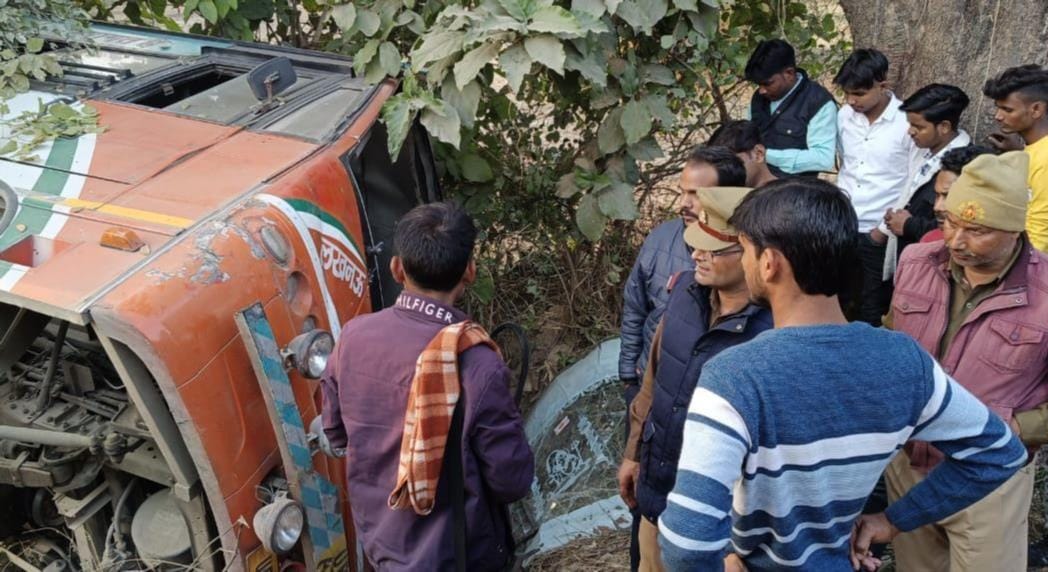 Roadways bus overturns out of control, seven injured