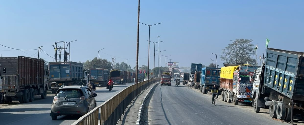 Danger of accident from vehicles standing on the highway in fog
