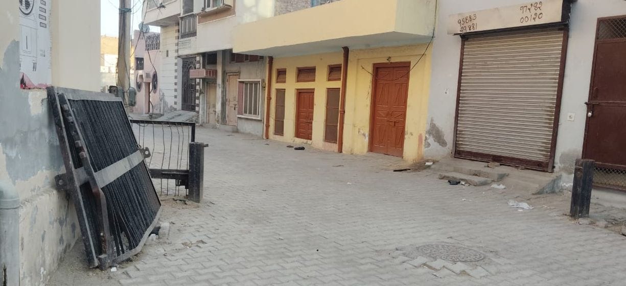 Cotton market gate broken, fear of theft