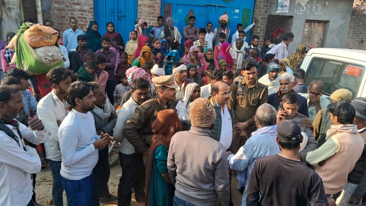 Two parties clash in front of SDM who came to settle land dispute