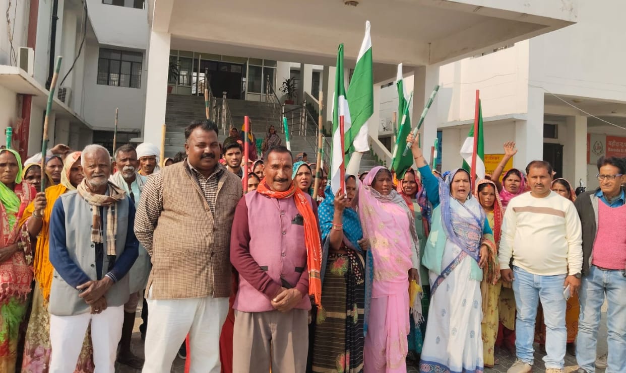 Women upset due to negligence in distribution of nutritious food, demonstrated