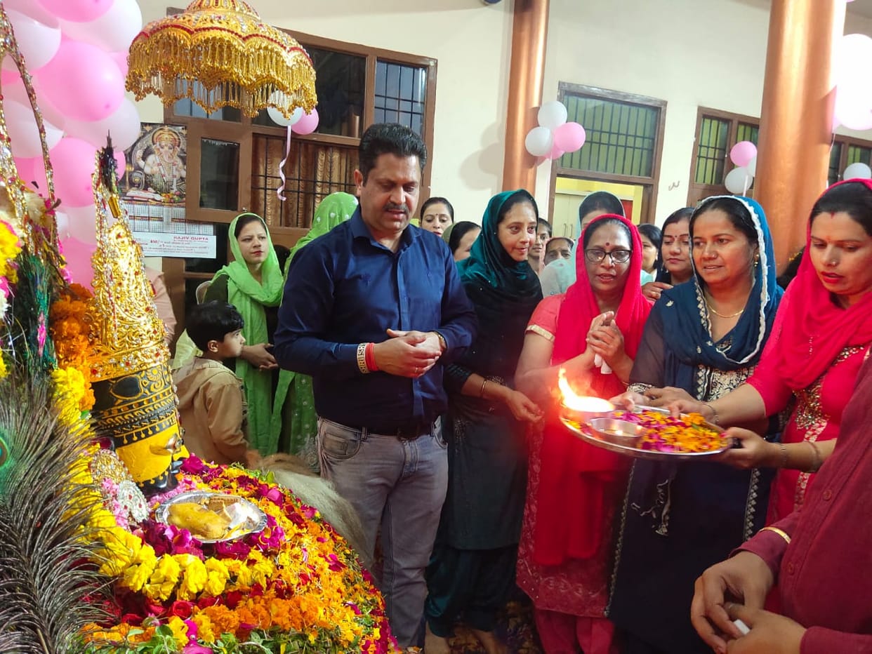 The flow of devotion in Shyam Tali Sankirtan