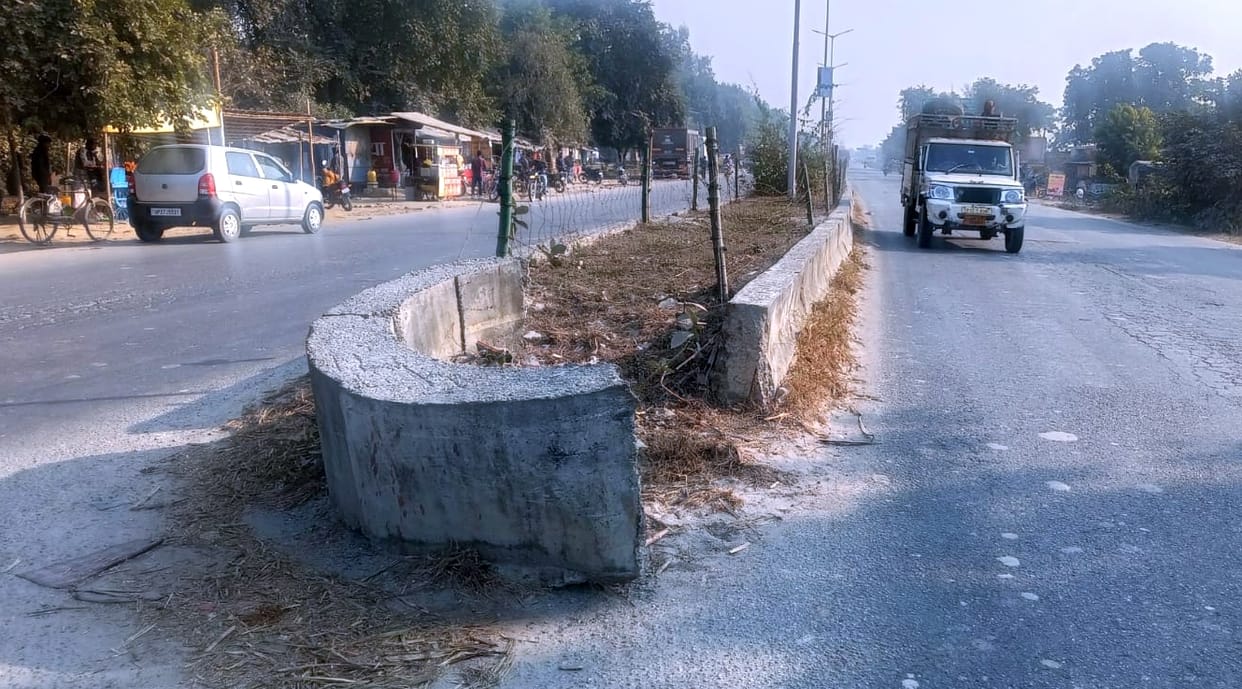12 illegal cuts were made by breaking the divider in 14 km