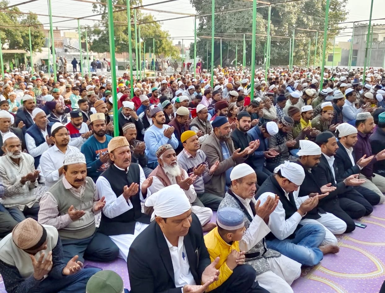 Police remained alert regarding Friday prayers in Sambhal, RAF took charge at the gate of the mosque.