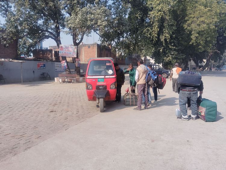 Passengers Returning Disappointed From Akbarpur Railway Station ...