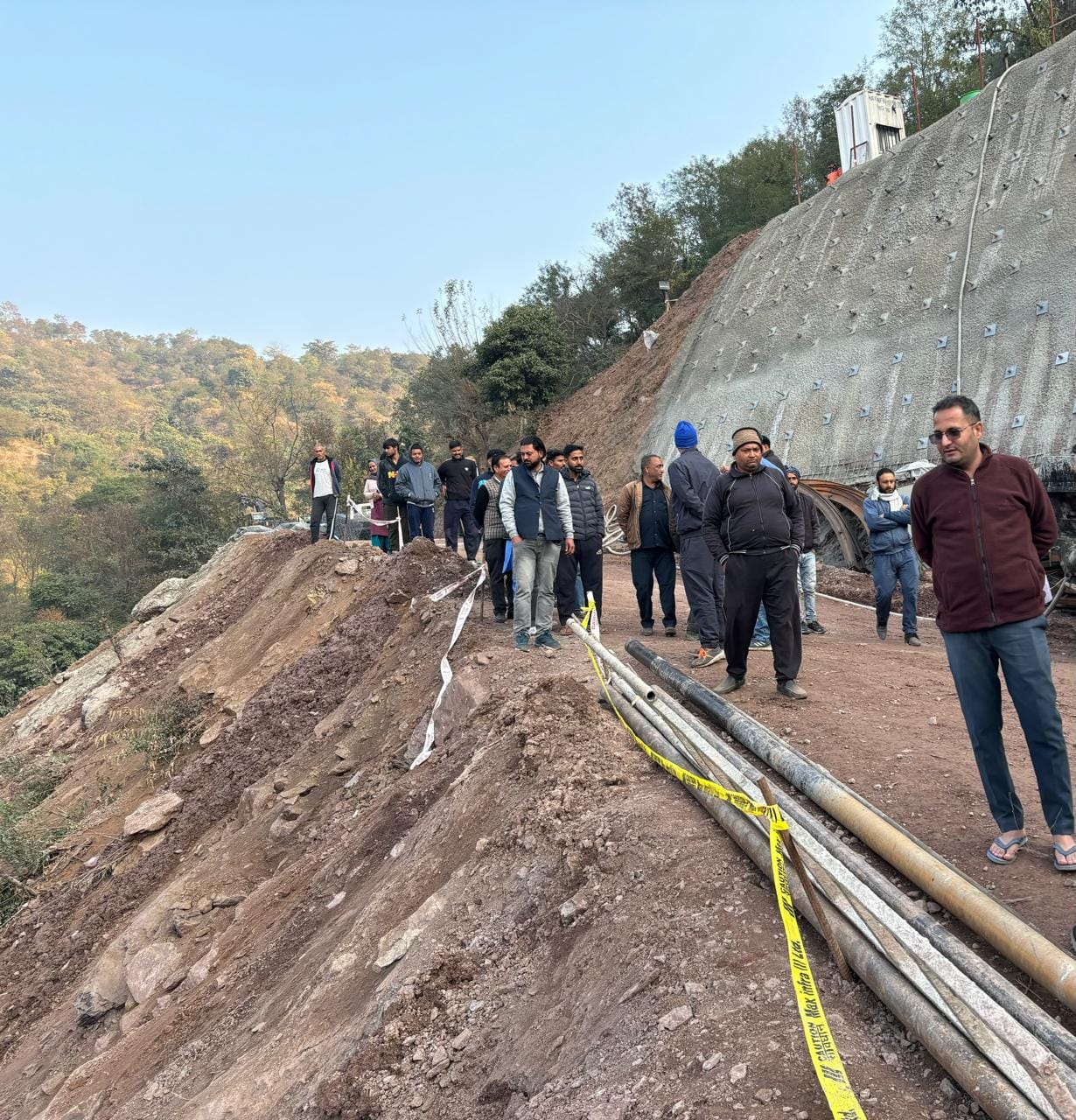 Angry people stopped the tunnel work of the railway line due to cracks in the houses.